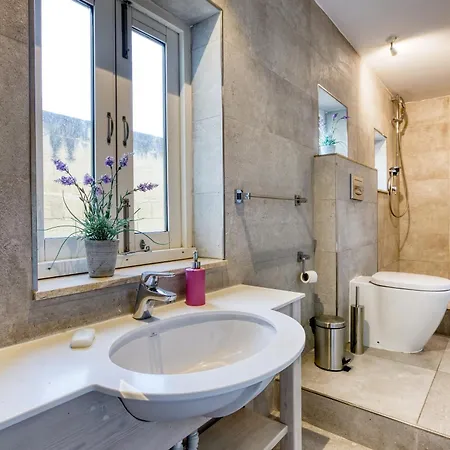 Comfortable 1br With Maltese Balcony In By 360 Estates Apartament