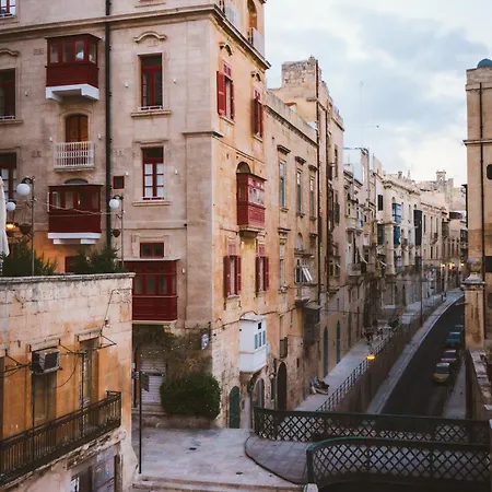 Apartament Comfortable 1br With Maltese Balcony In By 360 Estates Valletta