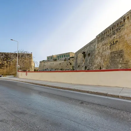 Apartament Comfortable 1br With Maltese Balcony In By 360 Estates Valletta