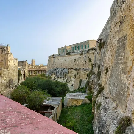 Comfortable 1br With Maltese Balcony In By 360 Estates Valletta