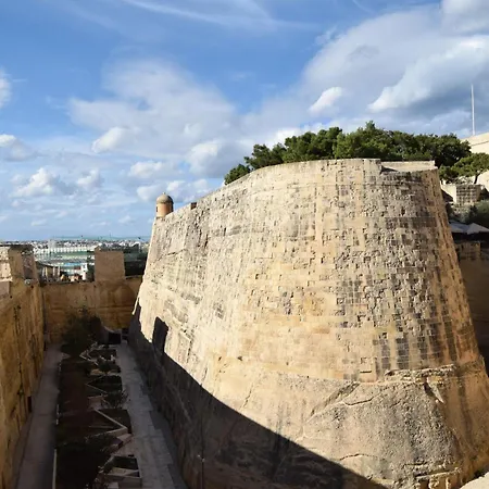 Comfortable 1br With Maltese Balcony In By 360 Estates Valletta