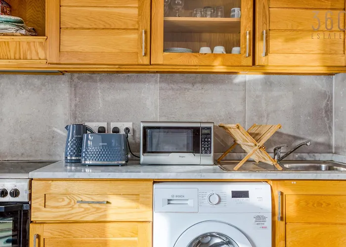 Comfortable 1br With Maltese Balcony In By 360 Estates