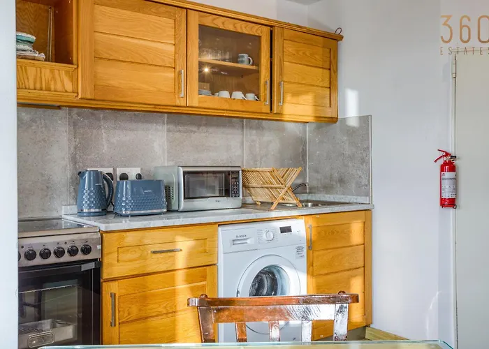 Comfortable 1br With Maltese Balcony In By 360 Estates *