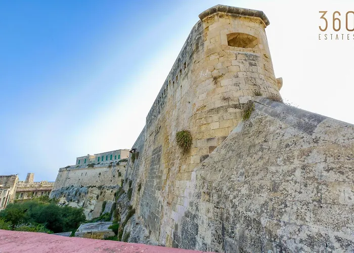 Comfortable 1br With Maltese Balcony In By 360 Estates