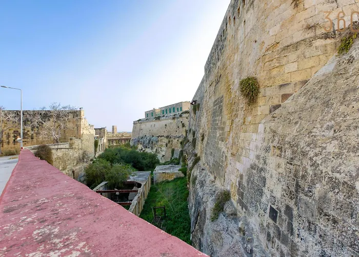 Comfortable 1br With Maltese Balcony In By 360 Estates * La Valletta